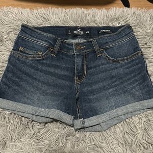 Hollister low rise 3” shorts